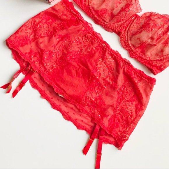 32DD SMALL Victoria’a Secret red lace bra set - Picture 4 of 6